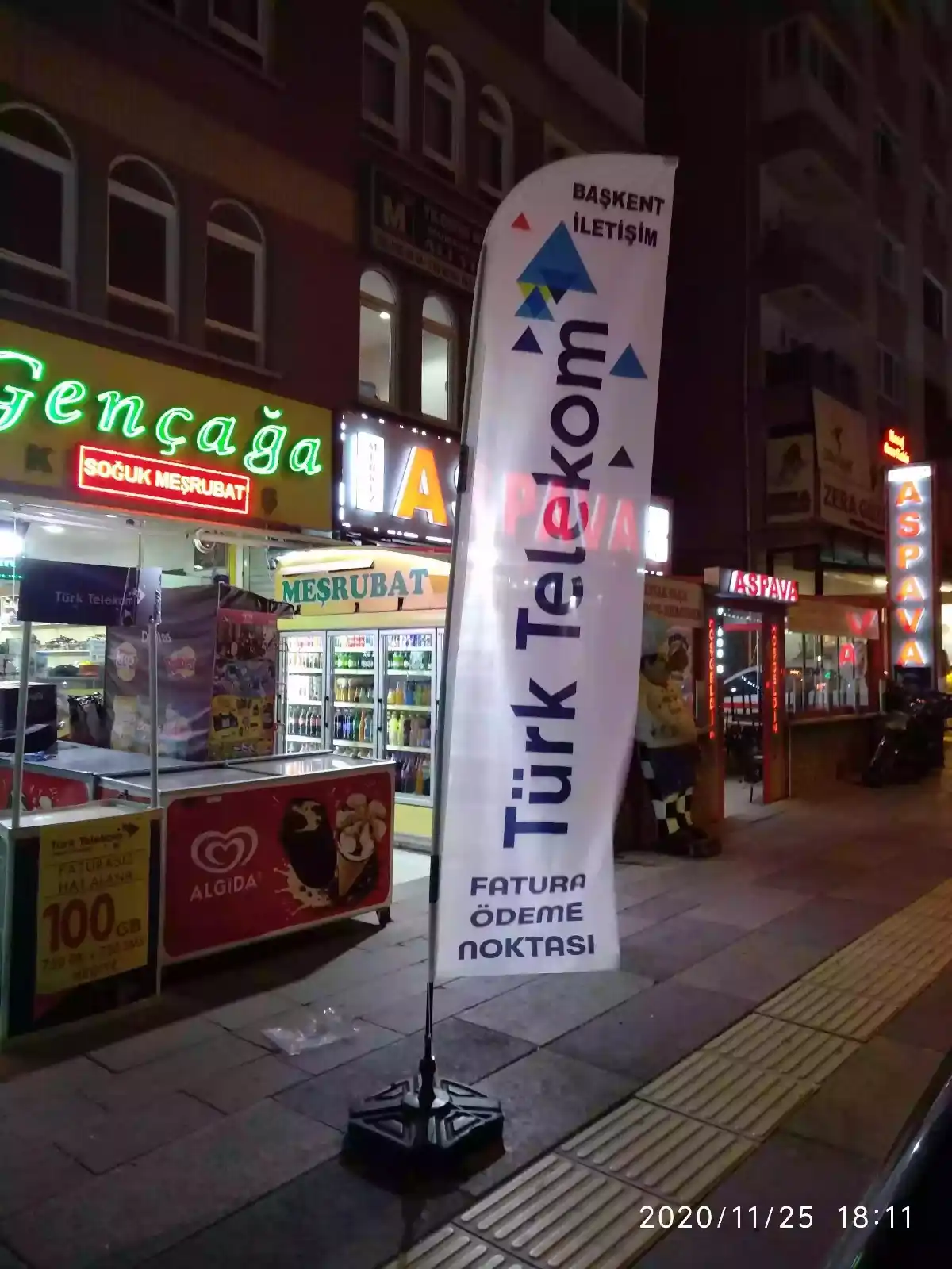 Cep Telefoncu Yelken Bayrağı-3